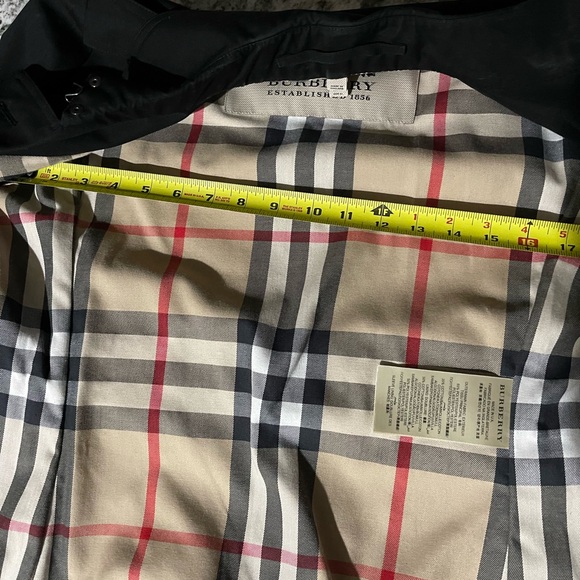 Burberry Elegant Black Trench Coat - Picture 11 of 11